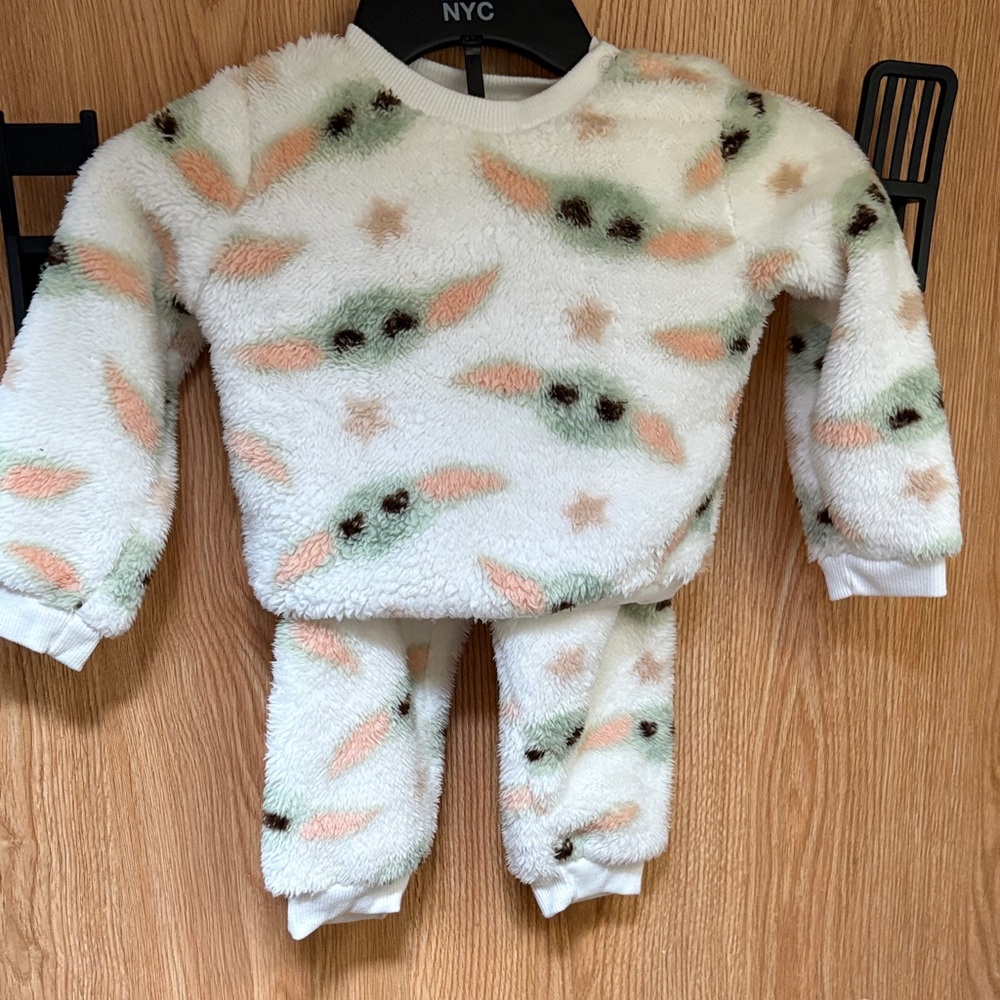 Star Wars Fuzzy Off White and Green Pajama Set